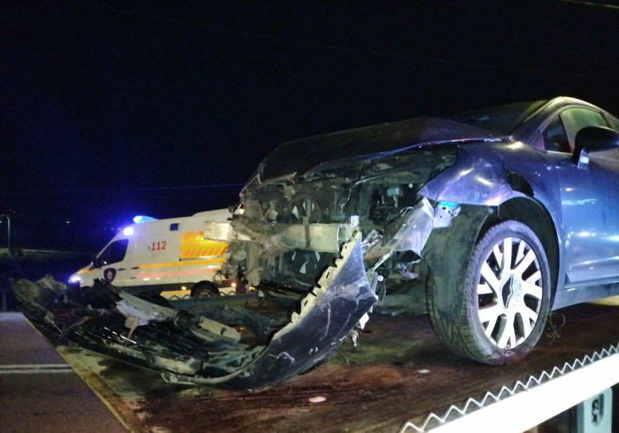 Una colisión entre dos coches se salda con las conductoras heridas en Cambados