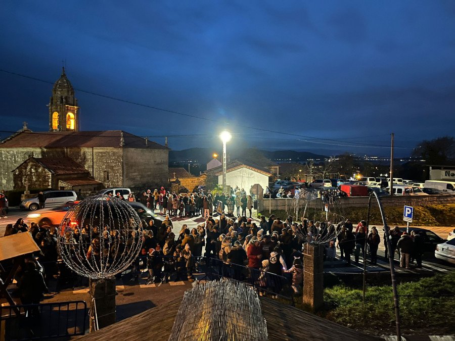 El Bosque de Nadal de A Esmorga llena la carballeira de Noalla de luz, ilusión y actividades para toda la familia