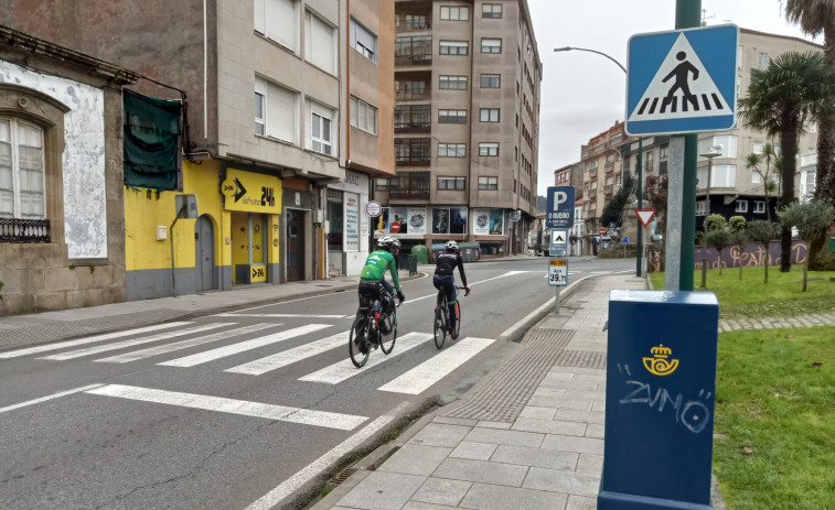 Adjudicados por 85.910 euros cuatro pasos de peatones inteligentes en la Avenida da Coruña, en Ribeira