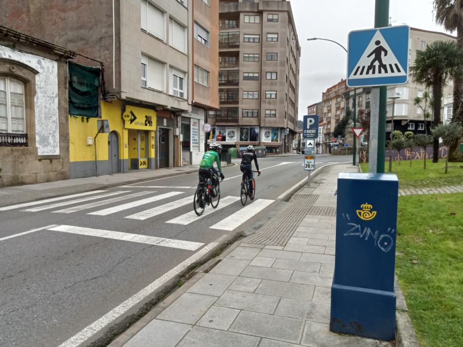 Adjudicados por 85.910 euros cuatro pasos de peatones inteligentes en la Avenida da Coruña, en Ribeira