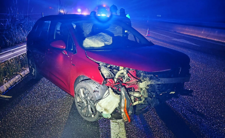 Herida la acompañante de un coche accidentado en la Autovía do Barbanza poco antes de la salida de Taragoña