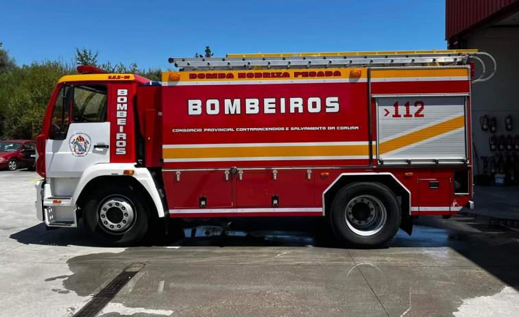 Un incendio en un congelador afectó a una casa del entorno de la playa de Mañóns, en Chancelas