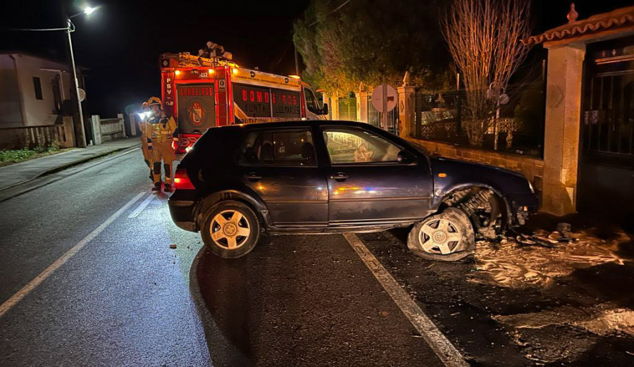 Evacuado al Hospital do Barbanza un conductor que resultó herido en un accidente de tráfico en Beluso, en Boiro