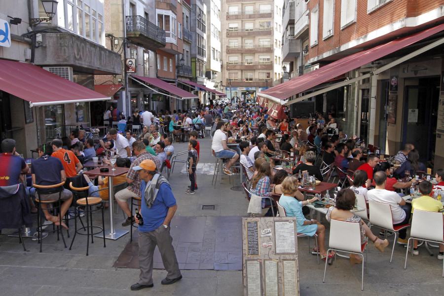 Los hosteleros de Vilagarcía, obligados a vigilar el botellón : "No pueden cargar todo sobre nosotros"