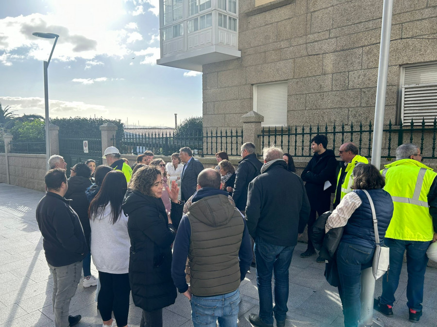 El Concello de Sanxenxo responde las inquietudes de los vecinos del entorno del mercado y la Rúa Madrid