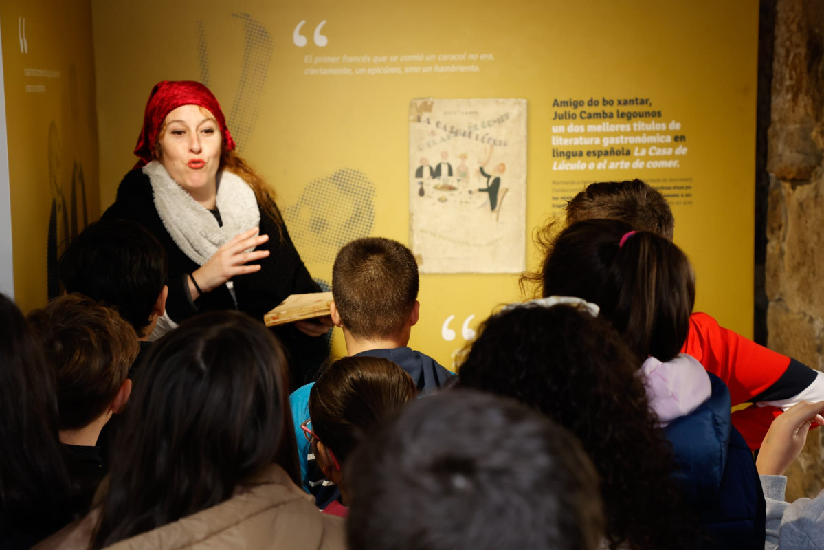 Fu00e1tima Rey, visita dramatizada Casa Museo Hermanos Camba en Vilanova