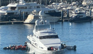 El megayate “Tumberry” encalla en el puerto deportivo de Sanxenxo por una vía de agua en la sala de máquinas