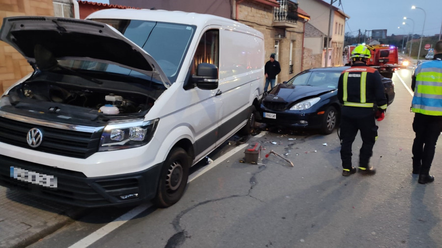 Un furgón aparcado atropella a un repartidor tras ser golpeado por otro vehículo en Palmeira