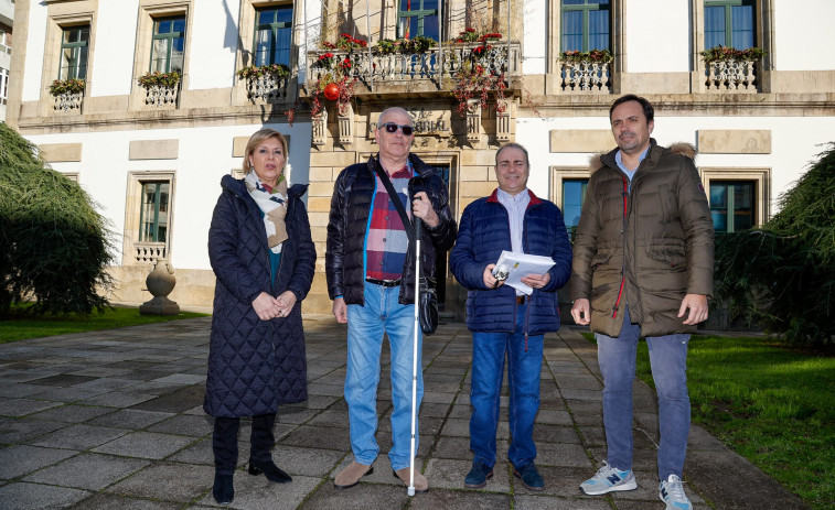 Los invidentes suspenden a Vilagarcía en accesibilidad y piden soluciones