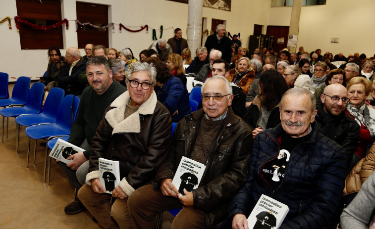 Más de medio centenar de personas arropan a Pillado en la presentación de 