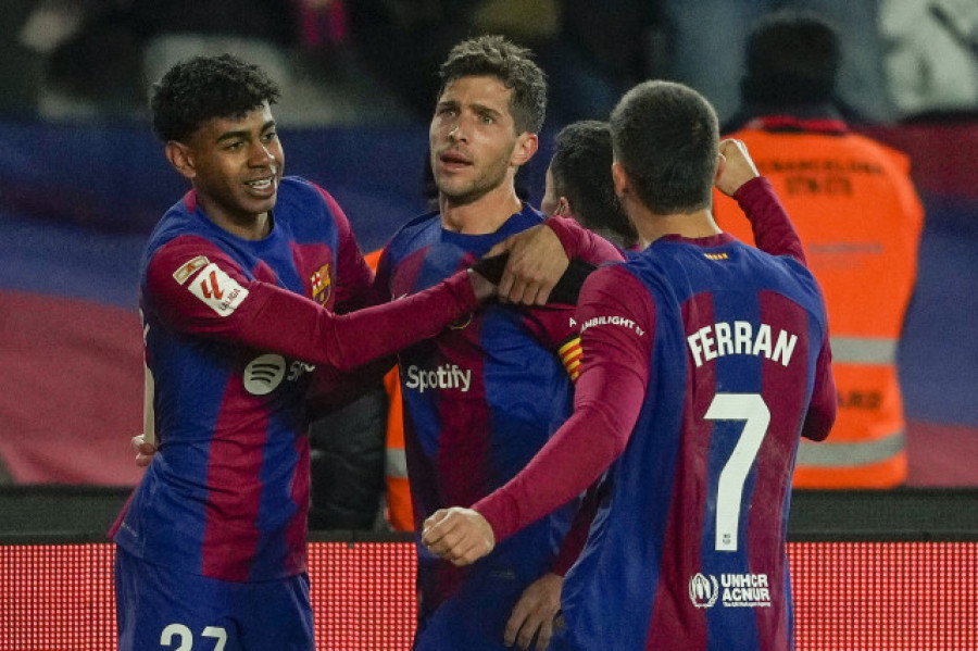 Un doblete de Sergi Roberto da la victoria al Barcelona ante el Almería (3-2)