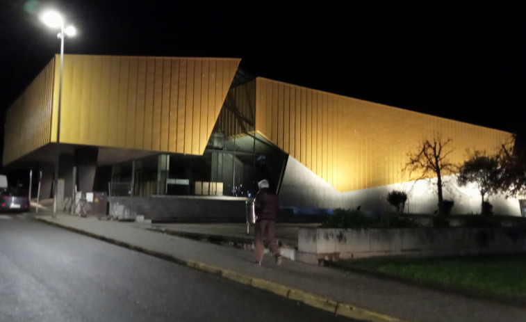 El Ayuntamiento de Ribeira sanciona con 23.872 euros a la constructora del auditorio por incumplir los plazos