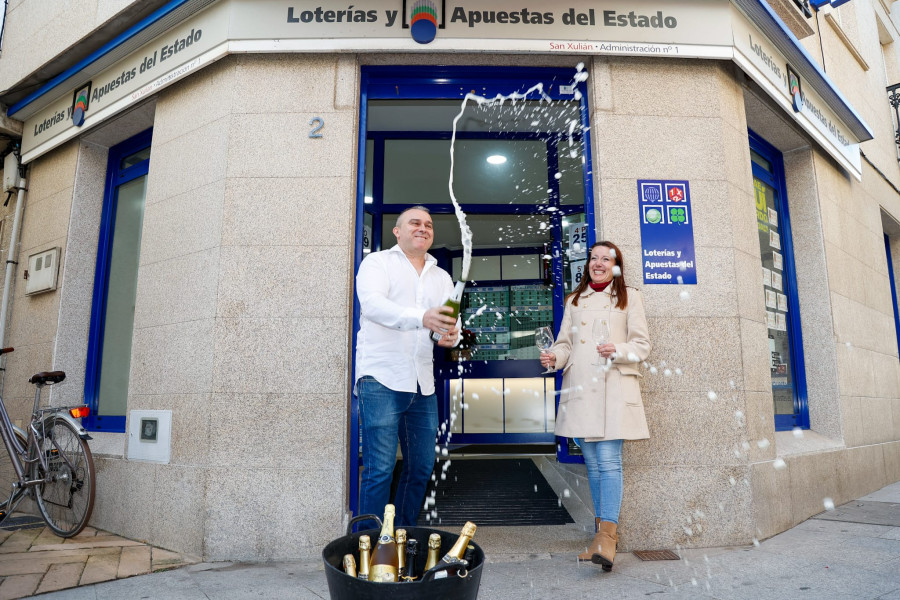 El 45353, uno de los quintos premios, vendido en A Illa de Arousa, Vigo, Ourense, Redondela, Cangas y Xinzo