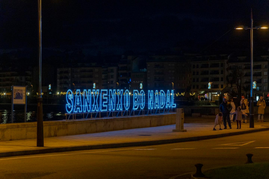 Un total de 25 comercios y 31 viviendas participan en el concurso de alumbrado navideño de Sanxenxo