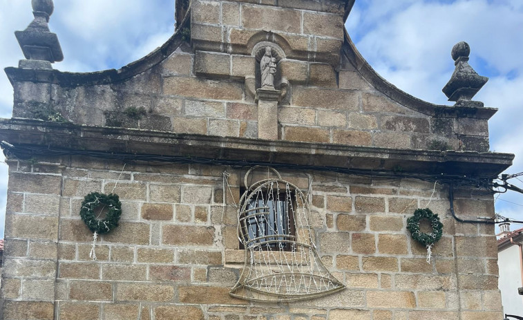 El cableado eléctrico de la fachada de la capilla de Hospital sufre un conato de incendio sin daños