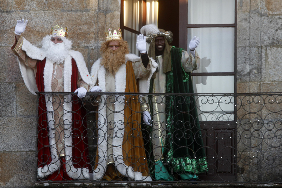 Los Reyes Magos de Cambados reciben las cartas en Peña y por correo electrónico