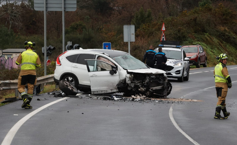 Trasladan al Hospital a dos heridas tras un accidente en Bamio