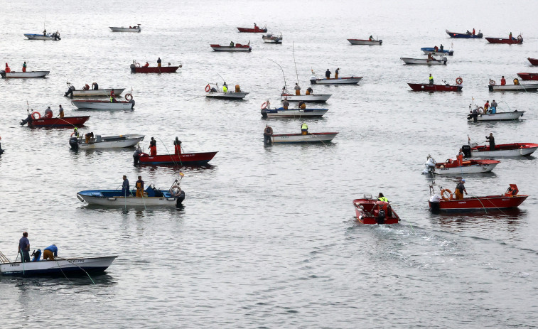 La Xunta moviliza siete millones de euros para ayudar a armadores y tripulantes afectados por el cierre del libre marisqueo