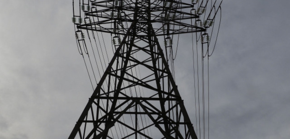 Galicia recupera el suministro eléctrico al completo: Touro y Arzúa vuelven a la normalidad