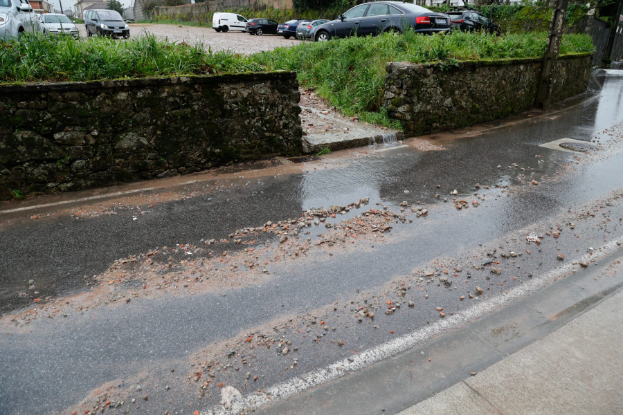 El temporal de viento y lluvia provoca una riada en la Finca Douro y daños en fachadas