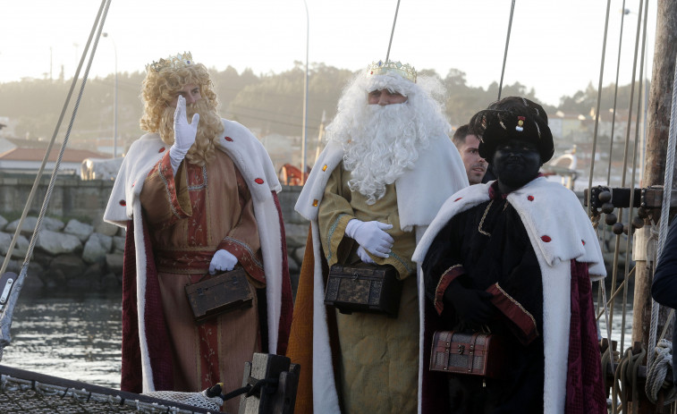 Los Reyes Magos cruzarán este viernes O Salnés en galeón, coches, caballos y en múltiples cabalgatas