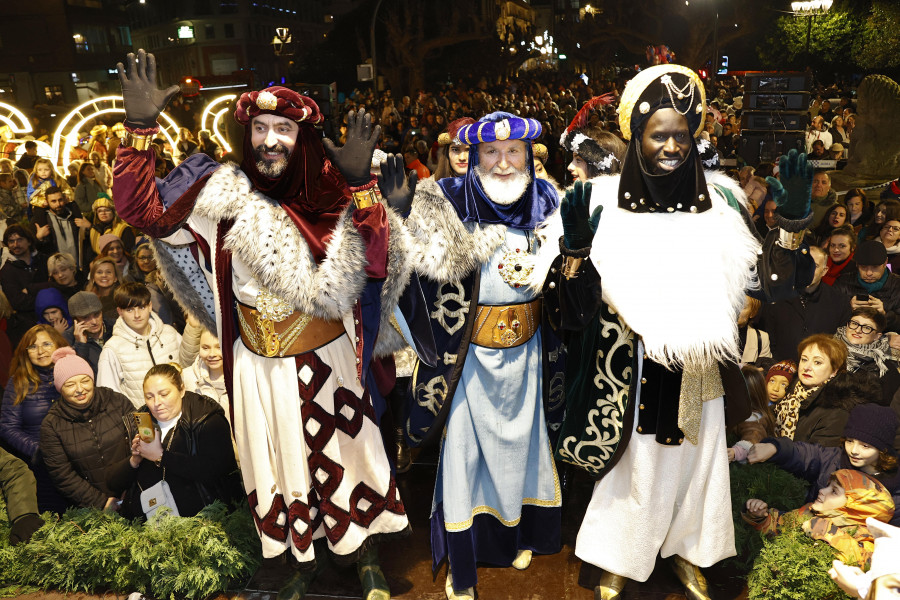 La noche más mágica llegó a Vilagarcía con los Reyes Magos