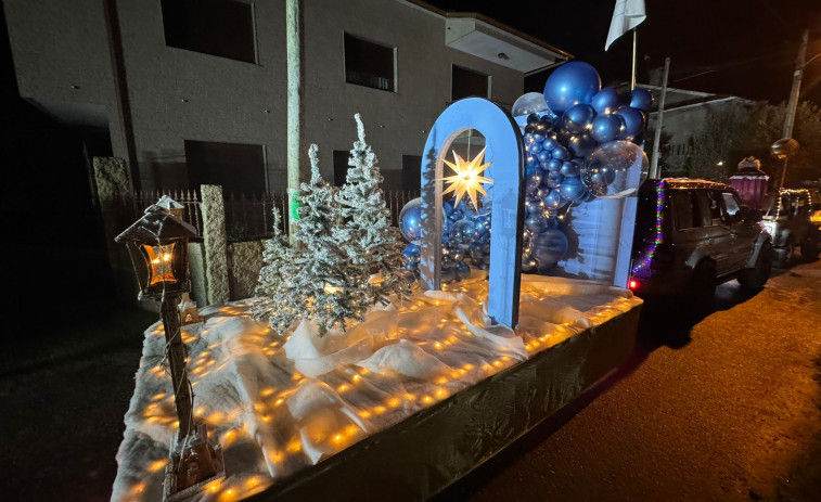 Los Reyes Magos recorren Noalla en su peculiar Cabalgata y ponen el broche final a la Navidad en Sanxenxo