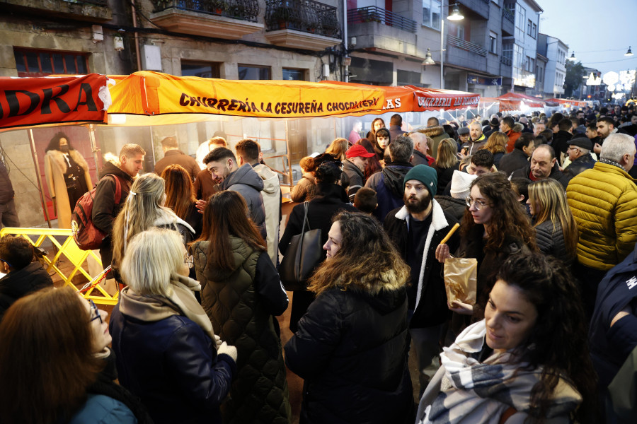 Miles de churros y éxito de convocatoria para celebrar San Xulián desde un Cesures abarrotado