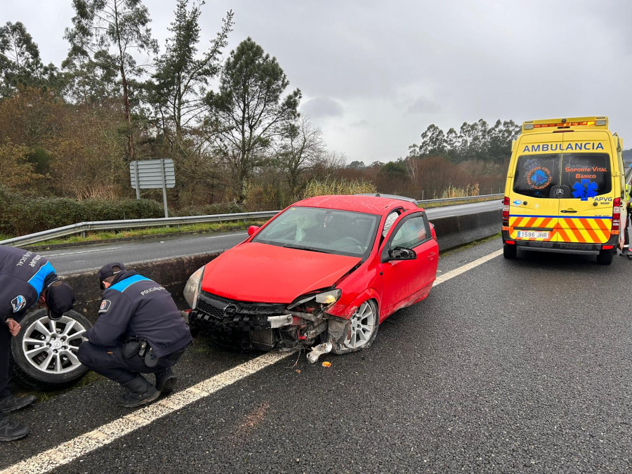 Herido un conductor en un accidente de tráfico registrado en la Autovía do Barbanza, a la altura de Asados, en Rianxo