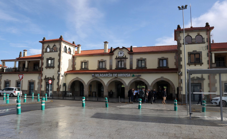Una avería eléctrica en A Coruña deja en tierra a cientos de viajeros en la estación de ferrocarril de Vilagarcía