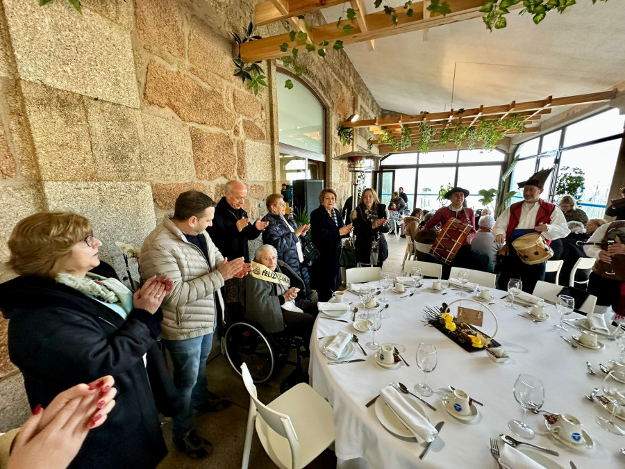 Menú del taller de hostelería y gaiteiros para celebrar los cien años de una vecina de San Miguel