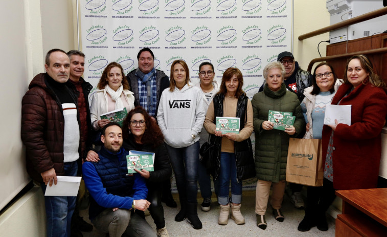 El comercio de Cambados entrega sus premios de Navidad y Vilanova realiza su sorteo extraordinario