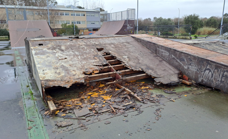 Alertan del “lamentable” estado de abandono de las pistas de skate de A Boqueira de A Negral, en Boiro