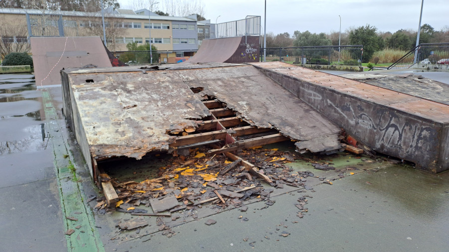 Alertan del “lamentable” estado de abandono de las pistas de skate de A Boqueira de A Negral, en Boiro