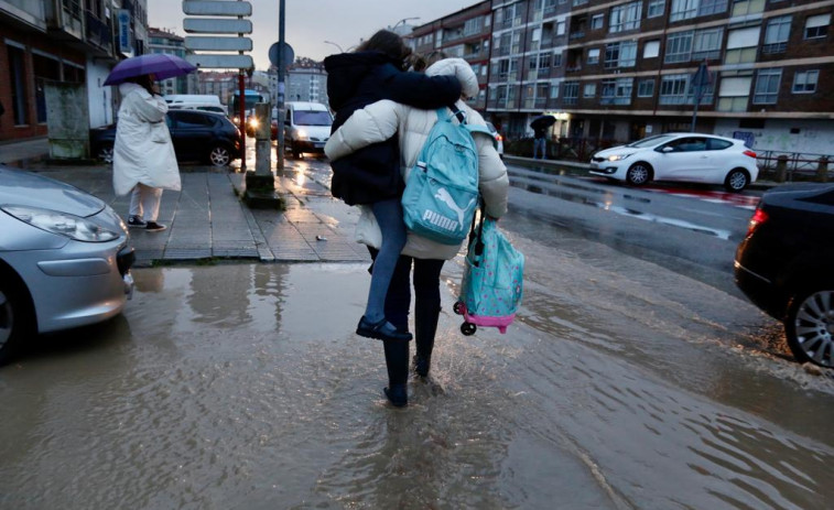 Una tromba de agua provoca una pequeña inundación en Rodrigo de Mendoza