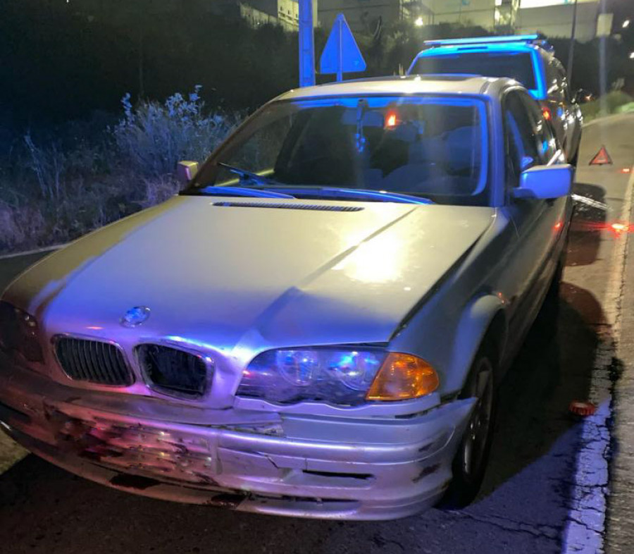 Herido un conductor tras impactar su coche contra uno de los tres jabalíes que se cruzaron en su camino en A Pobra