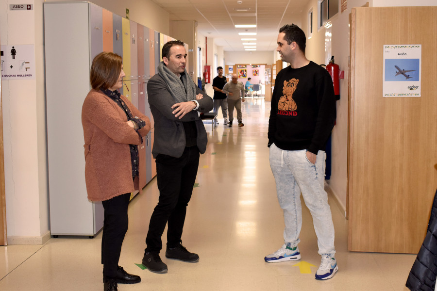 Ambar recibió la visita del gerente de Autos Dunas, empresa que acaba de contratar a uno de sus usuarios con diversidad funcional