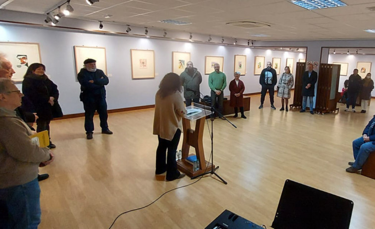 Veinticinco artistas exponen en Ribeira sus grabados a la pluma inspirados en “Follas Novas” y “Dous Contos”
