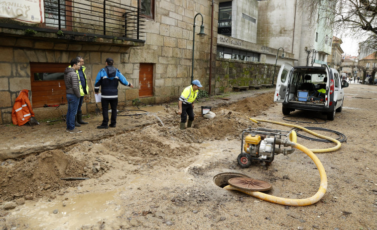 Portos llama la atención a Cambados por abrir una enorme zanja en A Calzada sin permiso