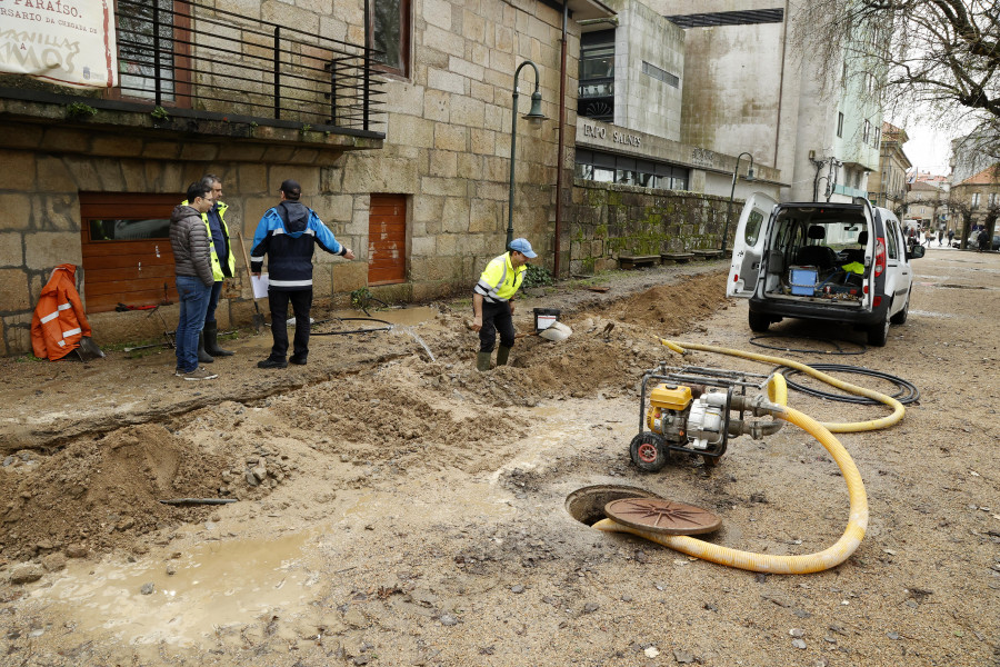 Portos llama la atención a Cambados por abrir una enorme zanja en A Calzada sin permiso