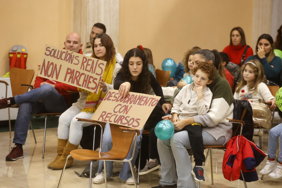 Las familias de Carril convocan una protesta por la retirada de una profesora de 3 años