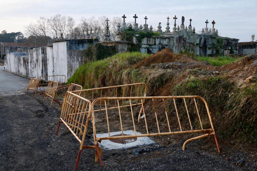 La ampliación del cementerio de Rubiáns da los primeros pasos