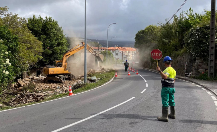 Los empresarios reclaman a la Xunta que agilice las obras de la variante de Ribeira