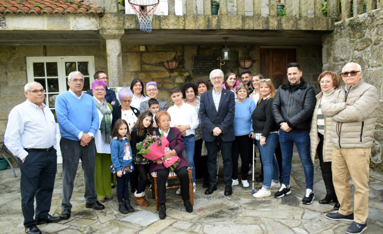 Valga celebra los 100 años de su tercera vecina más longeva, Concepción Jamardo, de O Sixto