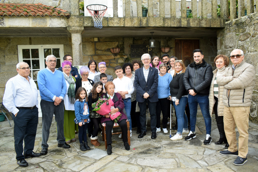 Valga celebra los 100 años de su tercera vecina más longeva, Concepción Jamardo, de O Sixto