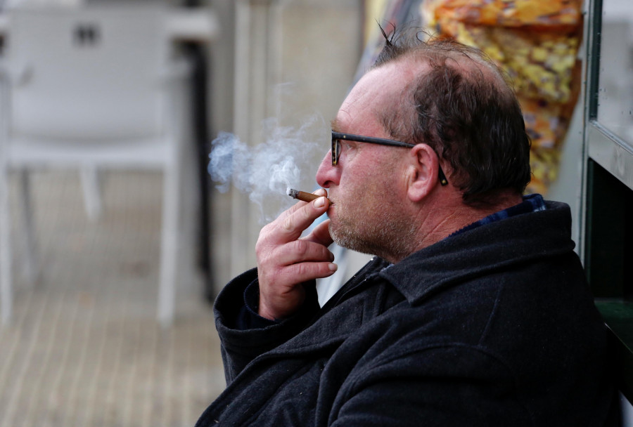El tabaquismo: fumadores cada vez más jóvenes y que se enganchan con los “vapers”