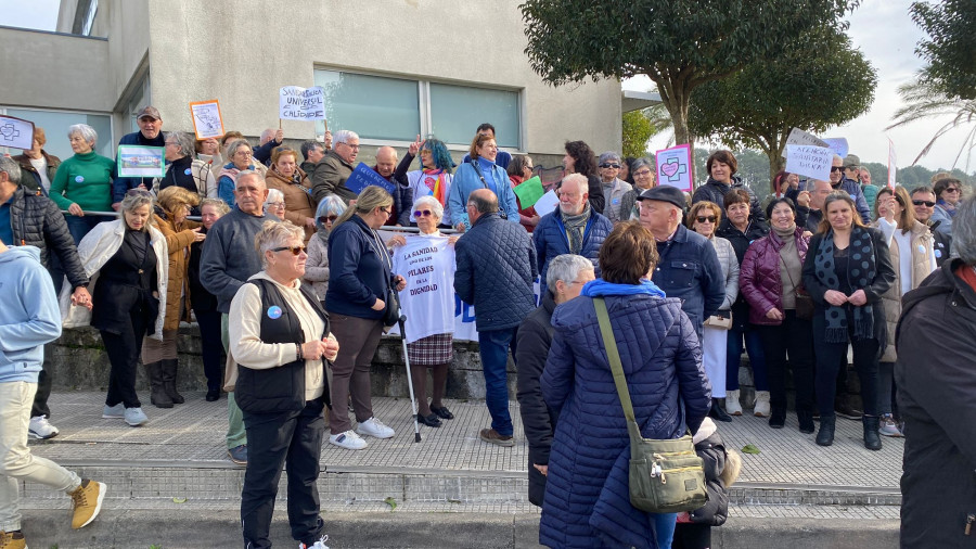 Los vecinos se vuelven a concentrar en Baltar para protestar por las carencias en el centro de salud