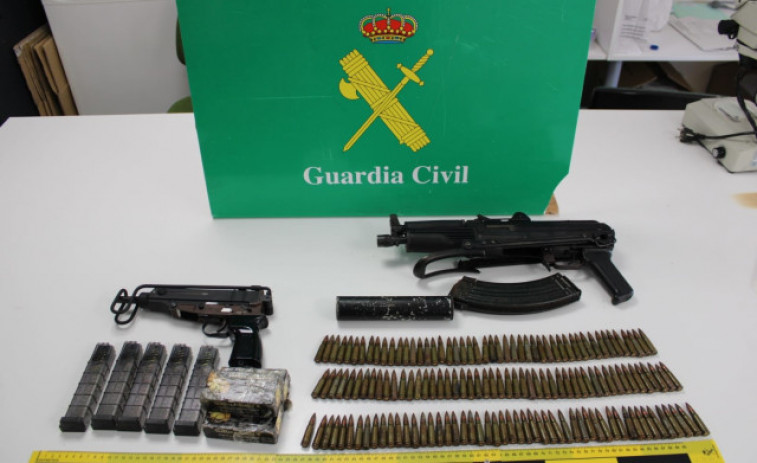 Un lanzagranadas en Pontevedra y armas de guerra en Málaga
