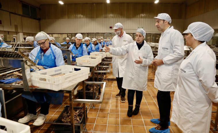 La Xunta pone en valor a Conservas Friscos por “facer bandeira da calidade do peixe e marisco galegos”