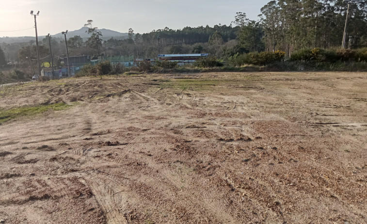 Promueven una campaña para que se construya un polideportivo cubierto en la parroquia de Oleiros